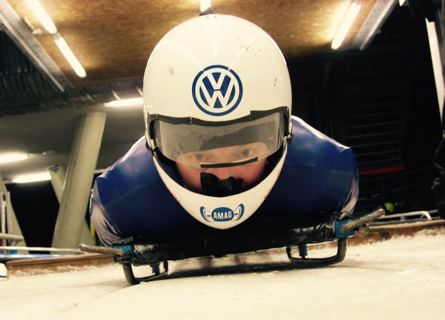 Stefan Schickedanz vor seiner ersten Skeleton Fahrt im Olympia-Eiskanal von Innsbruck