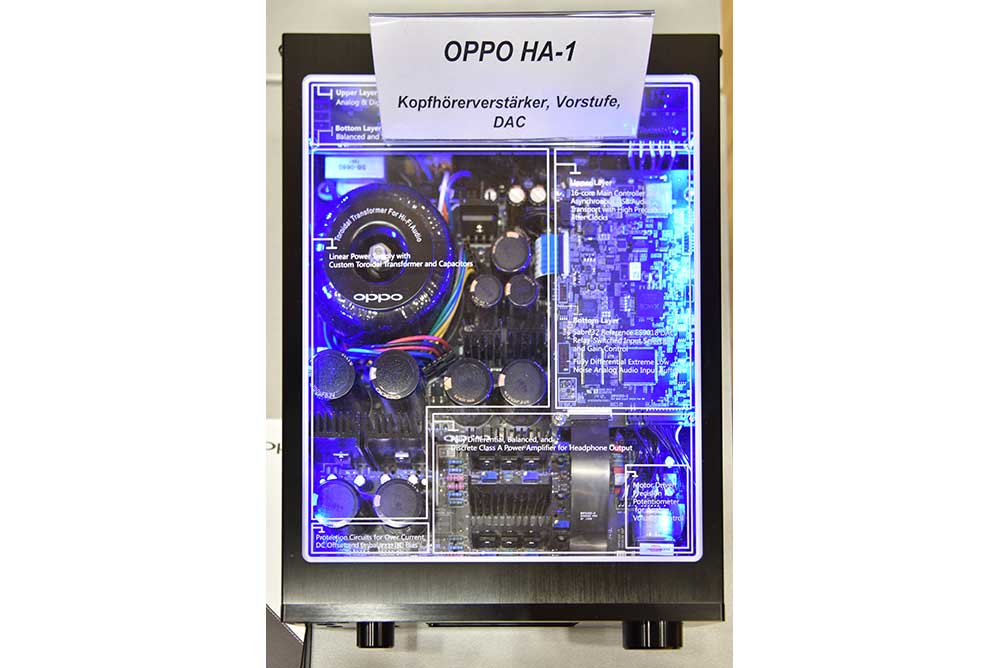 Oppo HA-1 mit sichtbarem Inneren auf der CanJam 2015