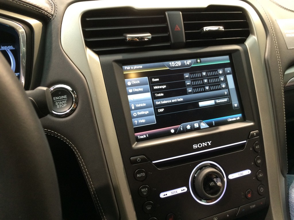 Ford Mondeo Vignale mit Sony-Sound-System Touchscreen