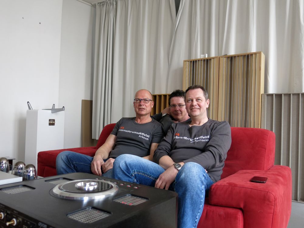 Die Internet Forums Aktivisten im LowBeats HiFi-Hörraum: Bernd Weber, Stefan Brochowski, Michael Osterthum