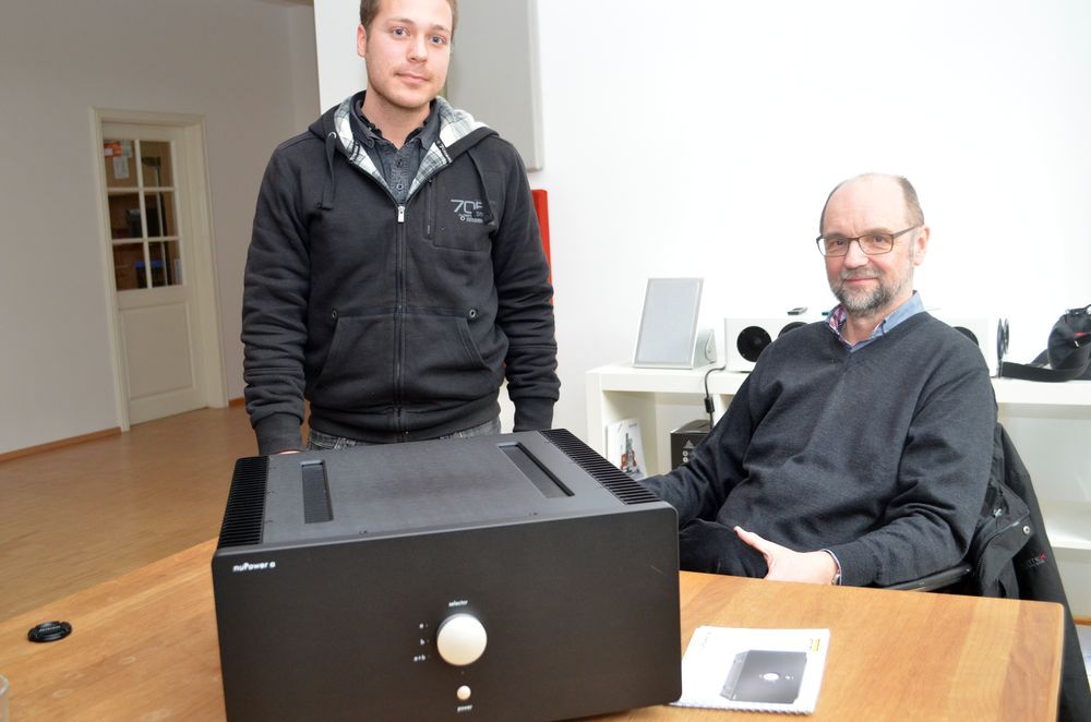 Nubert GF Roland Spiegler und Nubert Elektronik-Entwickler Markus Pedal in der LowBeats Redaktion