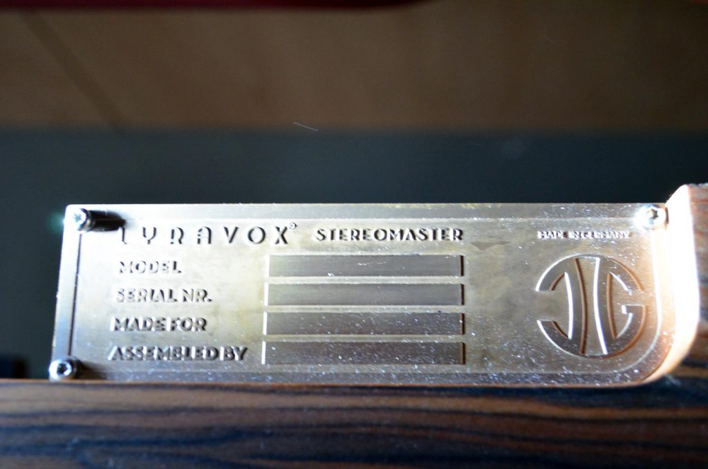 Die Gravur des Lyravox SM3-150