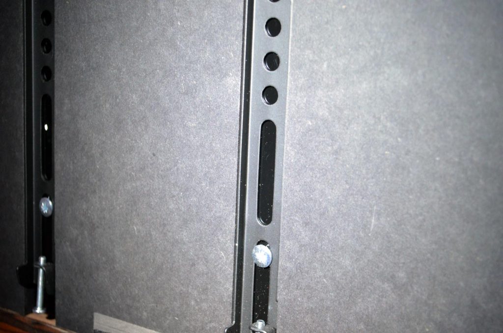 Die Wandaufhängung des Lyravox SM3-150 