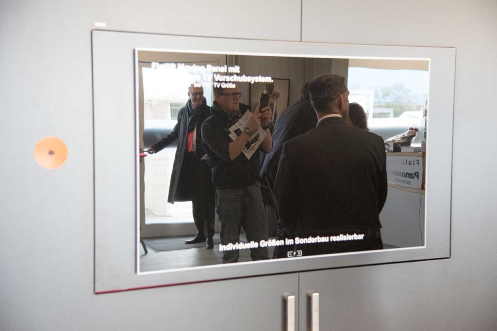Flatlift TV Lift Systeme Showroom-Eröffnung 2 (Foto: R. Vogt)
