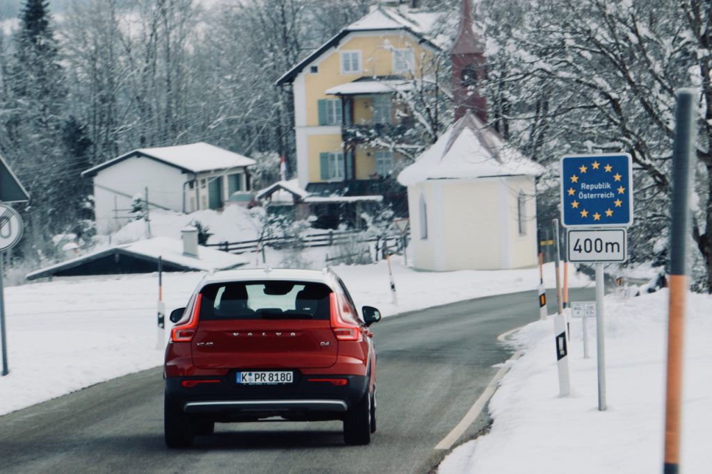 Volvo XC40 mit Harman Kardon auf winterlicher Testfahrt