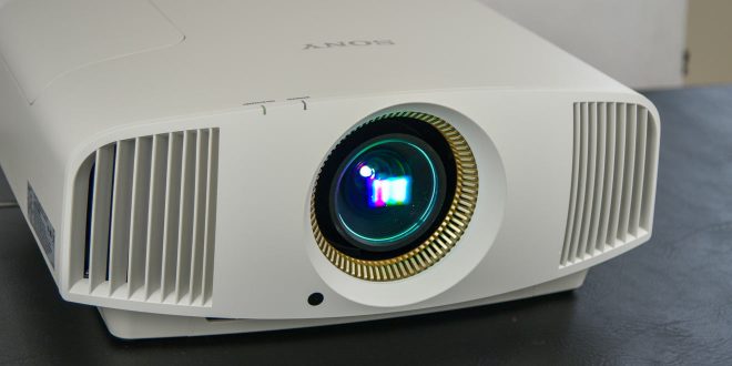 Sony VPL-VW570ES: Edel-4K-HDR-Projektor mit Vollausstattung. 7.999 Euro (Foto: R. Vogt)