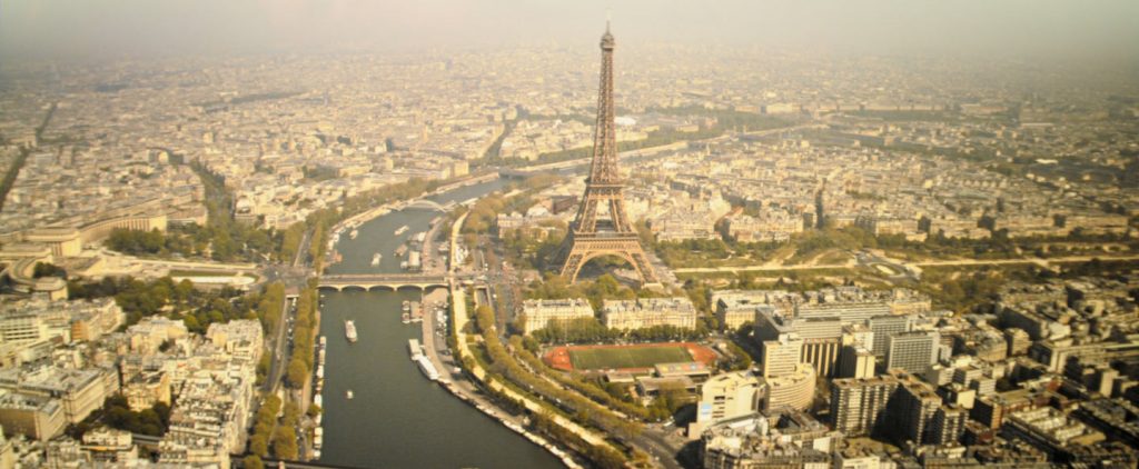 (49’18) Blu-ray: Die Übersicht auf Paris über die BD ist kraftlos, matt und fast ohne Kontrast. (Foto: T. Wolters)