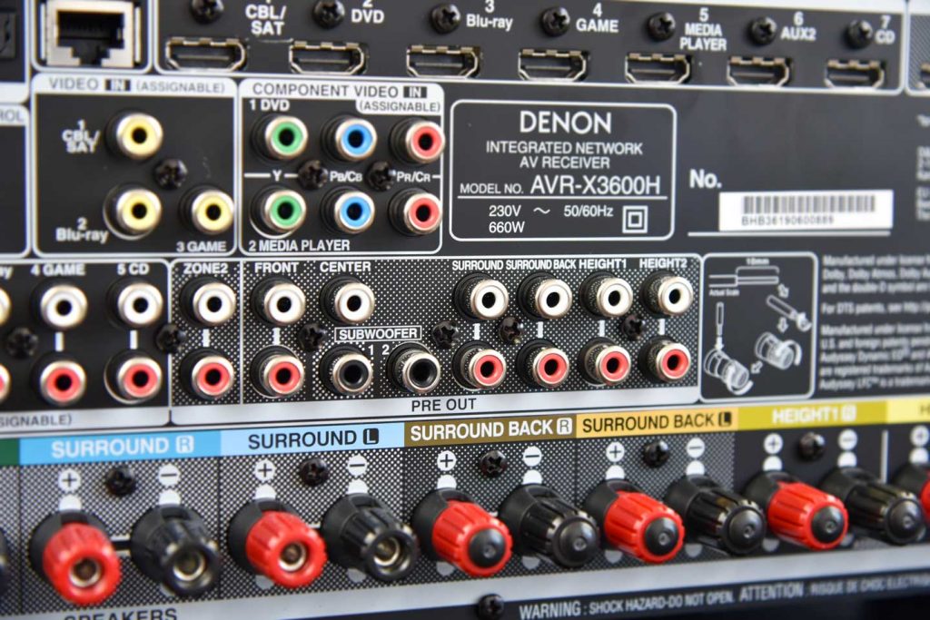 Denon AVR-X3600H Vorverstärker-Ausgänge für bis zu 7.2.4 Kanäle (Foto: R. Vogt)