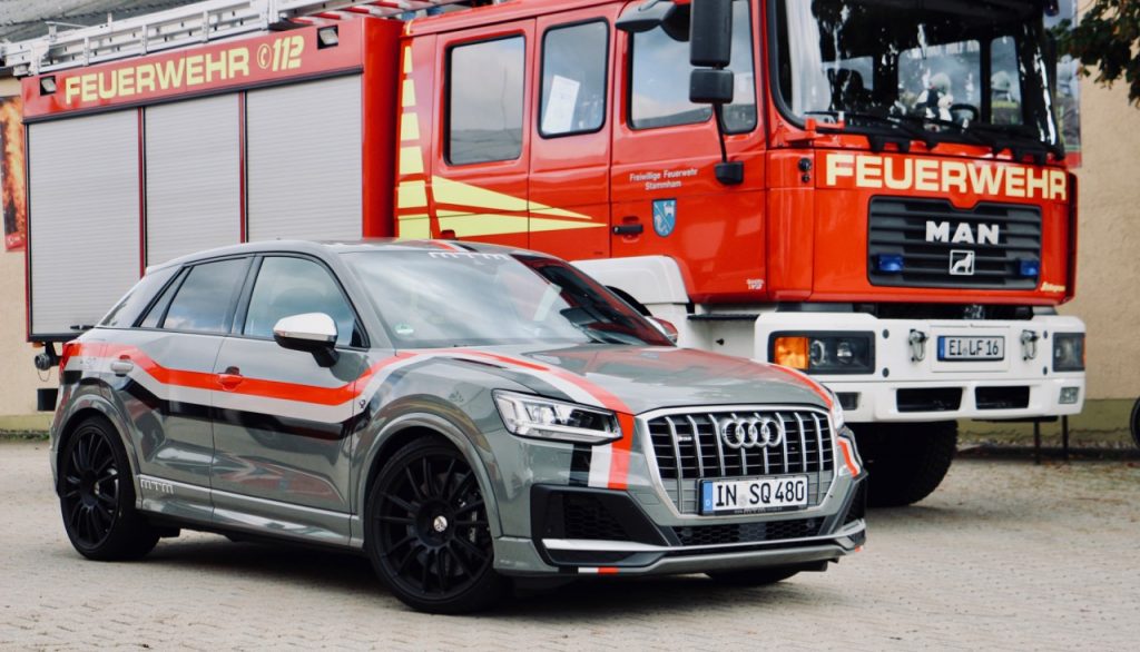 MTM Audi SQ2 mit Audiotec Fischer vor Feuerwehrauto in Stammham