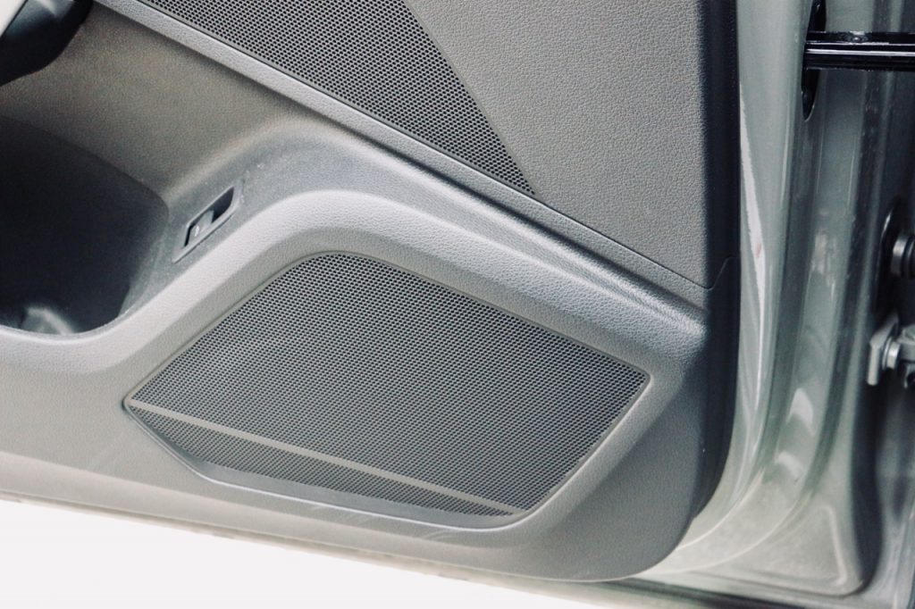 Tief-Mitteltöner des MTM Audi SQ2 mit Audiotec Fischer