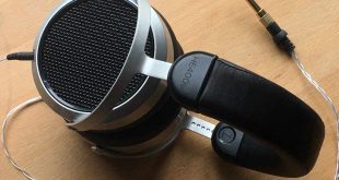 HiFiman HE400se with supplied connection cable