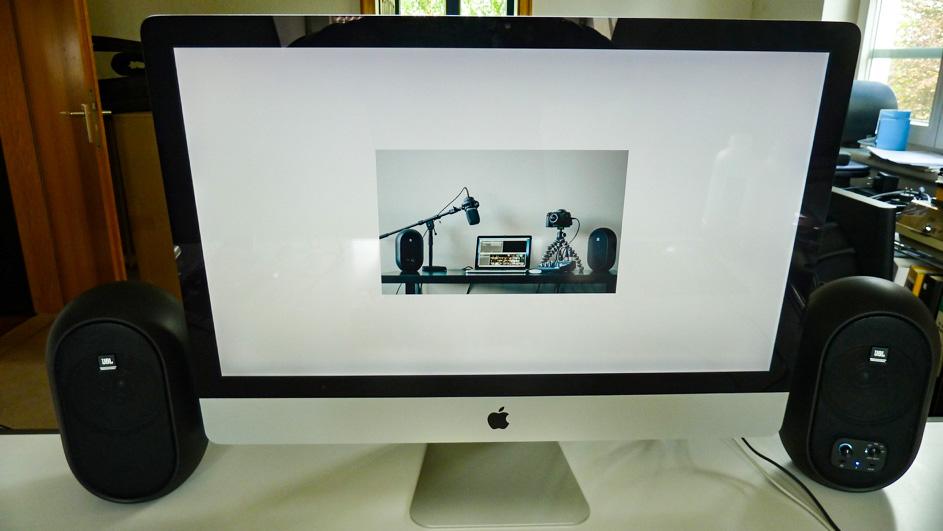 JBL 104-BT am Desktop 2