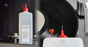 Cyberchemics bietet Reinigungsflüssigkeiten für viele Zwecke, hier "Pure Sound" für klassische Plattenwaschmaschinen, 10 Euro/Liter (Foto: R. Vogt)