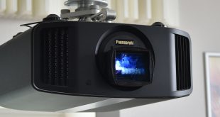 Panamorph Paladin DCR J1: kompakter Einbau-Anamorphot für JVC für lichtstarktes Cinemascope. Auch für Sony erhältlich. 7.899 Euro (Foto: R. Vogt)