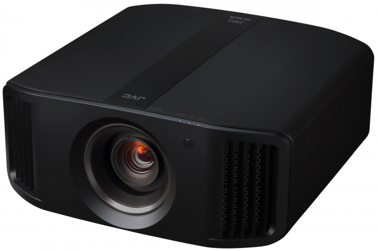 JVC NZ7 wird das kleinste Laser-Modell und stellt mit einfacher e-Shift-Technik volle 8K dar. (Foto: JVCKenwood)