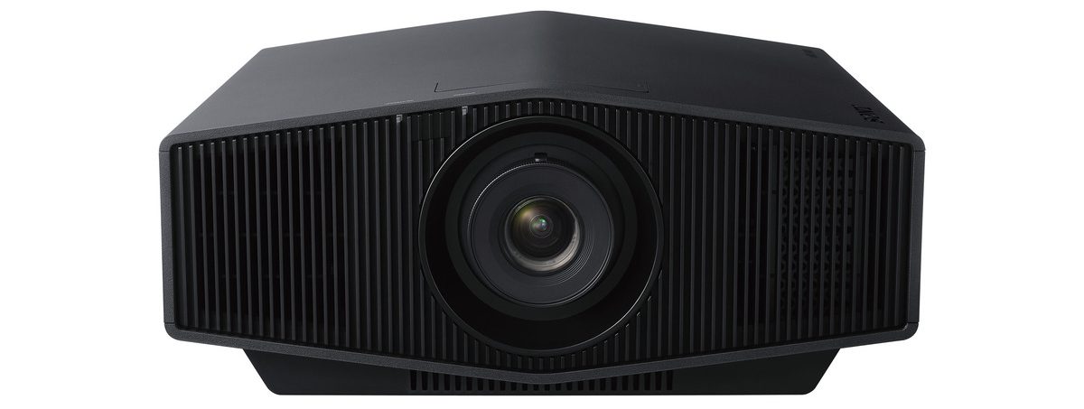 Sony VPL-XW5000ES mit manuell verstellbarem Objektiv (Foto: Sony)