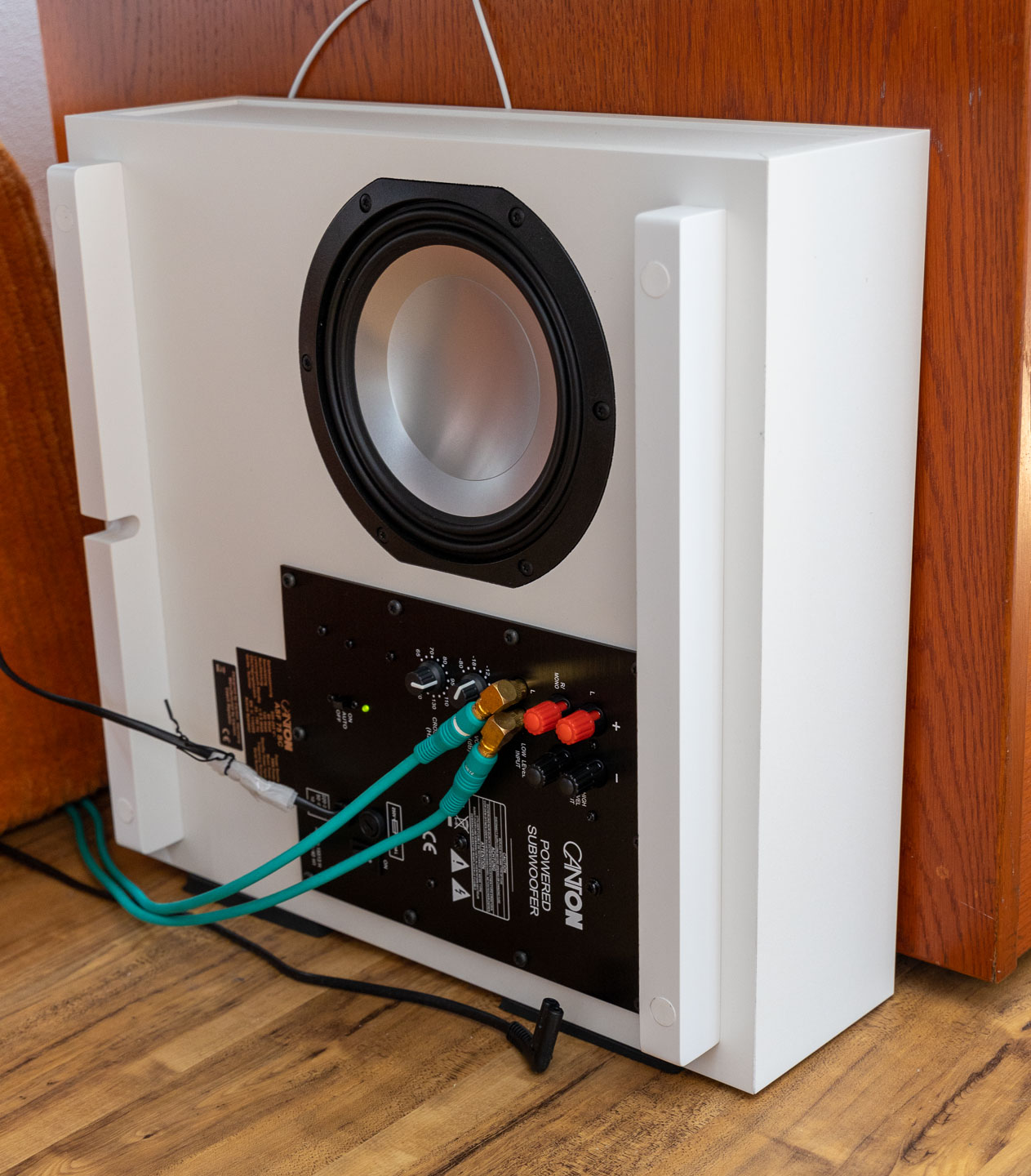 3 Slim-Subwoofer 09