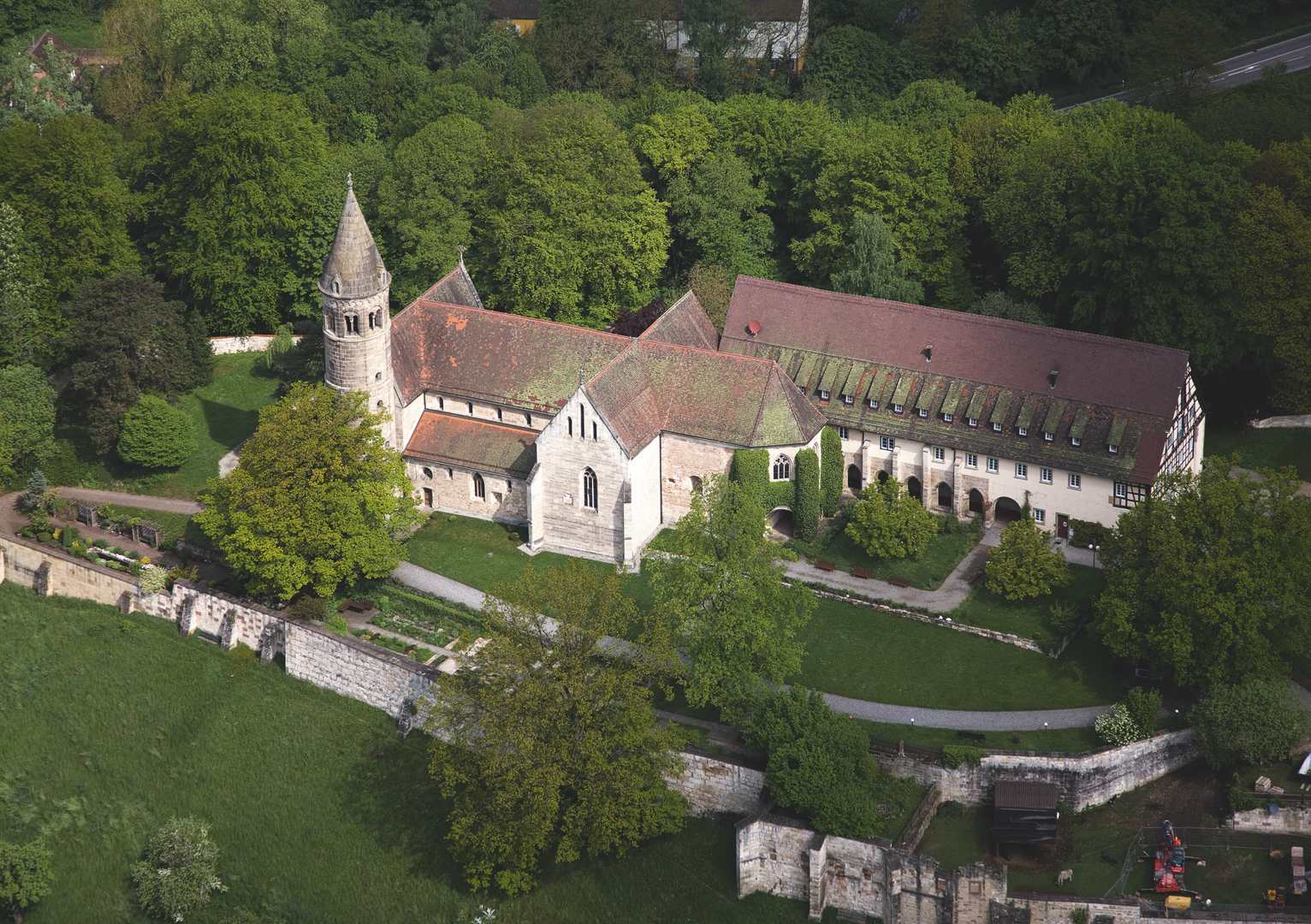 Luftaufnahme Kloster Lorch – hier wurde das Album Saitenwind eingespielt.