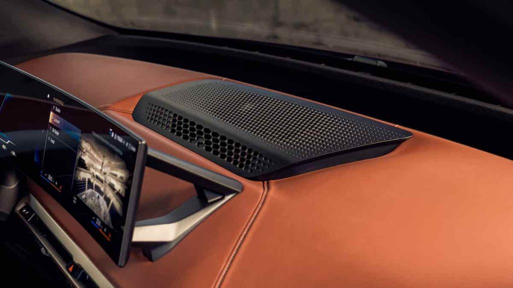 BMW iX im Test: Center Speaker