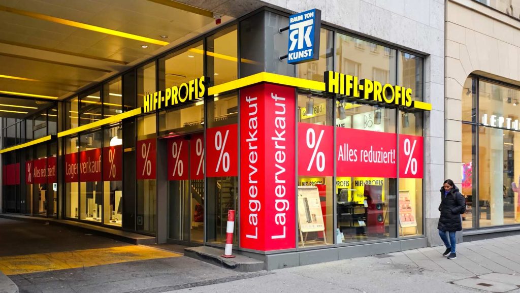 Praktisch: Hifi Profis Frankfurt bietet eine eigene Tiefgarage (Foto: R. Vogt)